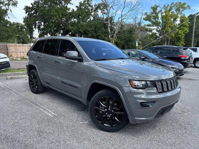 Vehicle image 4 of 19