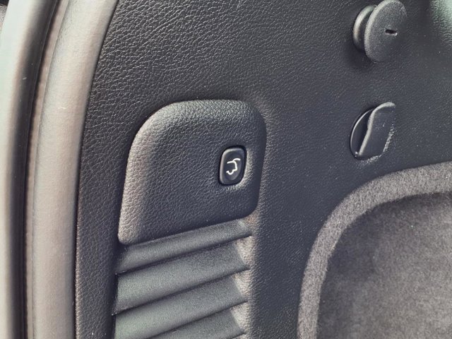 Vehicle image 24 of 30