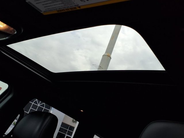 Vehicle image 11 of 30