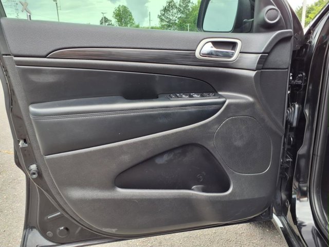 Vehicle image 9 of 30