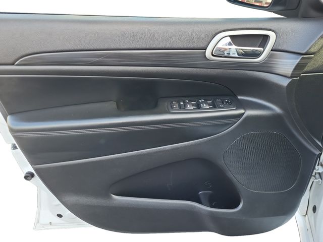 Vehicle image 10 of 31