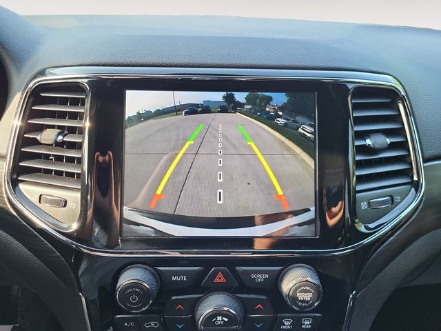 Vehicle image 15 of 31