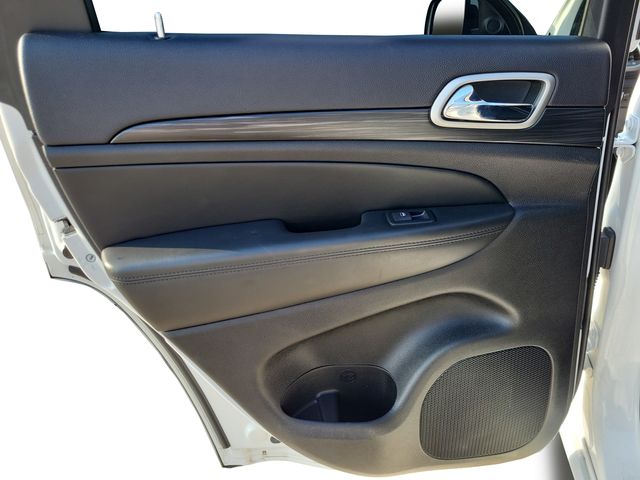 Vehicle image 17 of 31