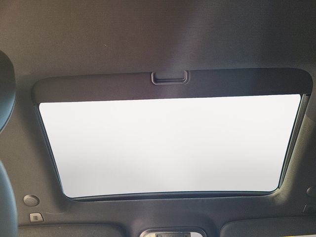 Vehicle image 18 of 31