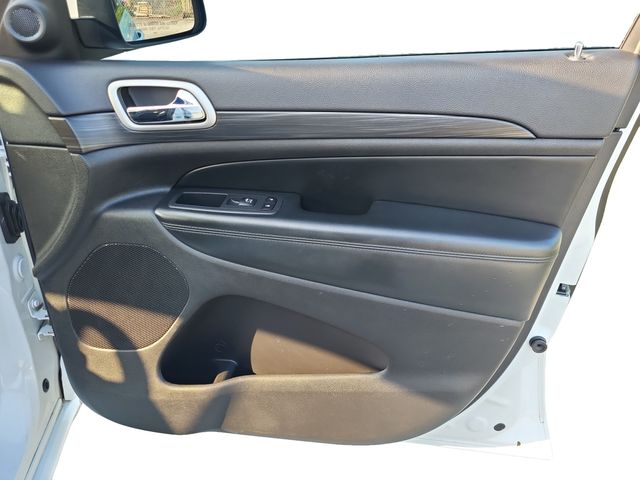Vehicle image 23 of 31