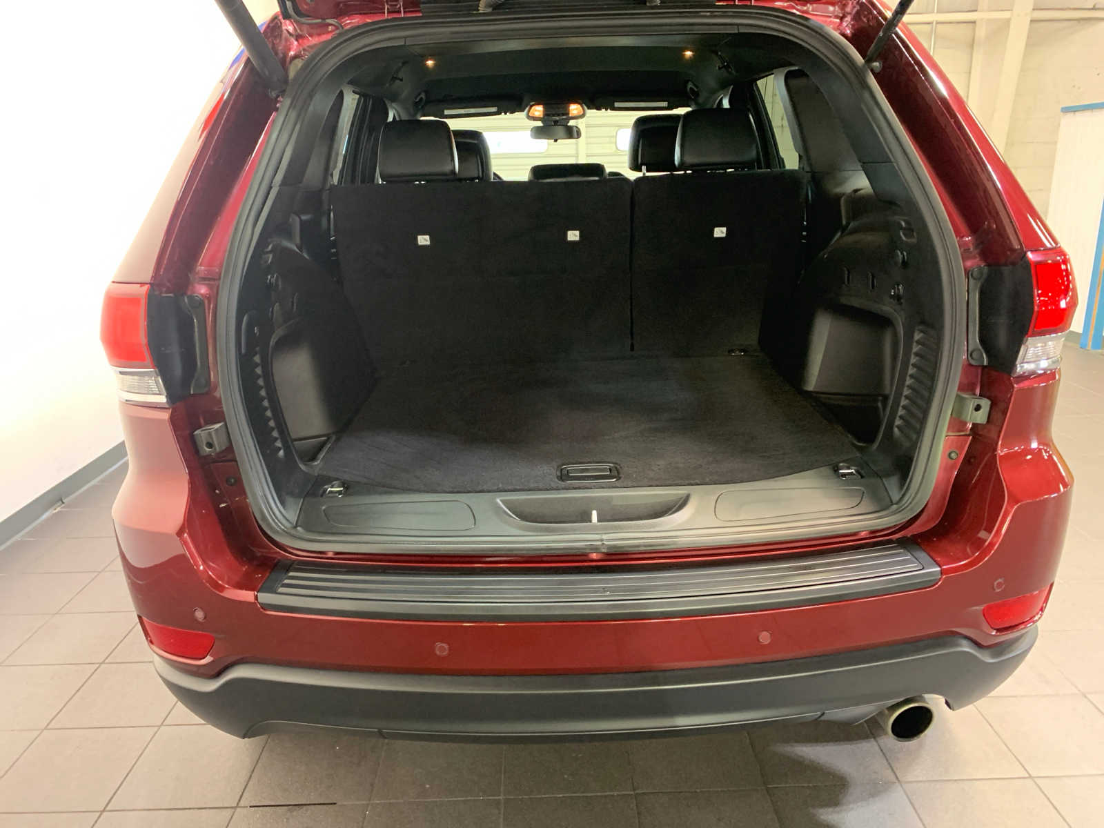 Vehicle image 4 of 10
