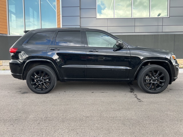 Vehicle image 4 of 19
