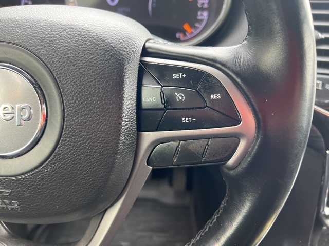 Vehicle image 17 of 19