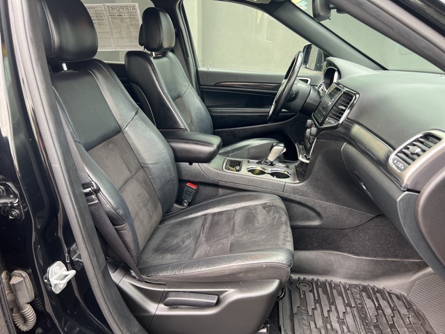 Vehicle image 10 of 19