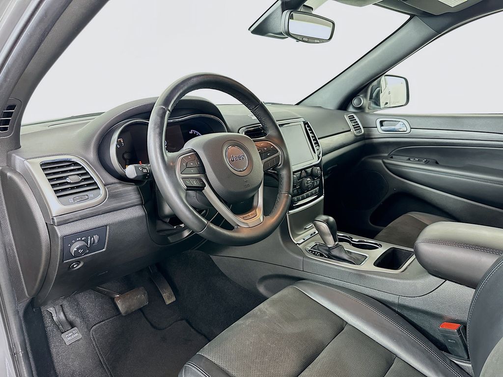 Vehicle image 9 of 33