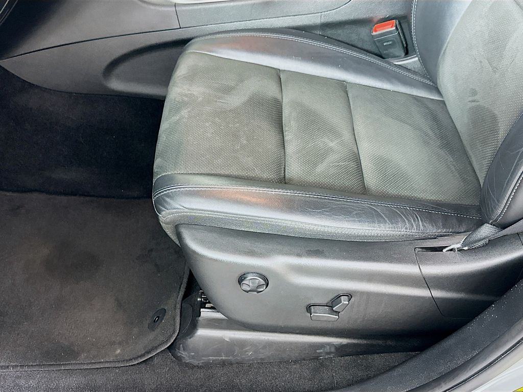 Vehicle image 20 of 33