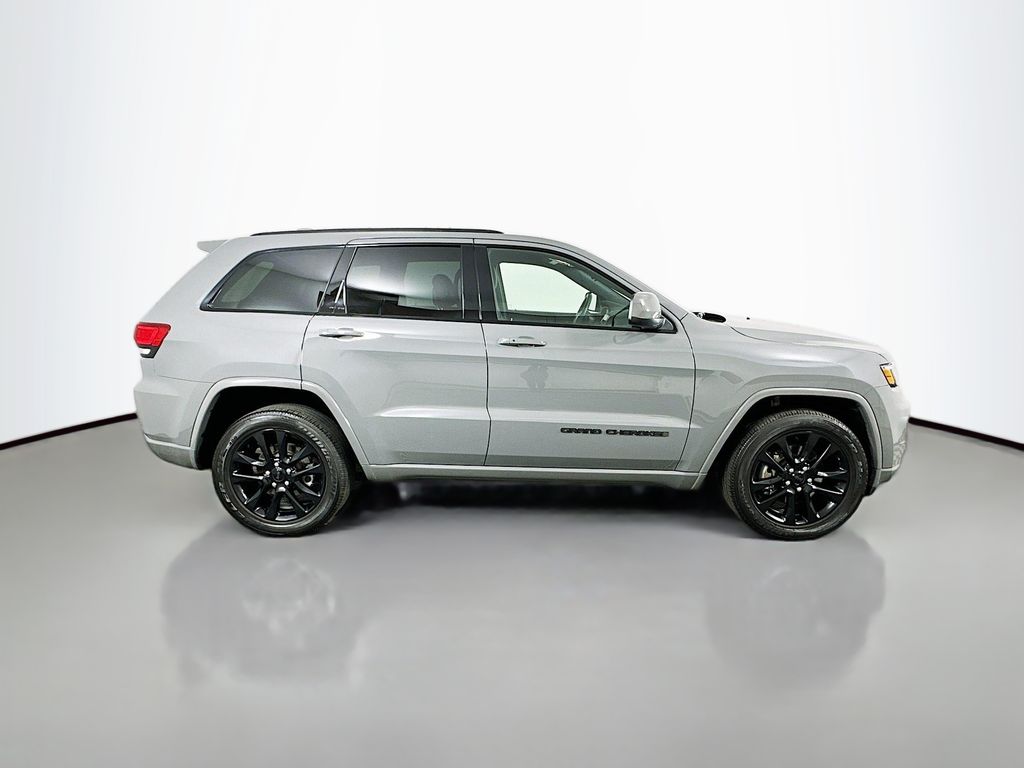 Vehicle image 4 of 33
