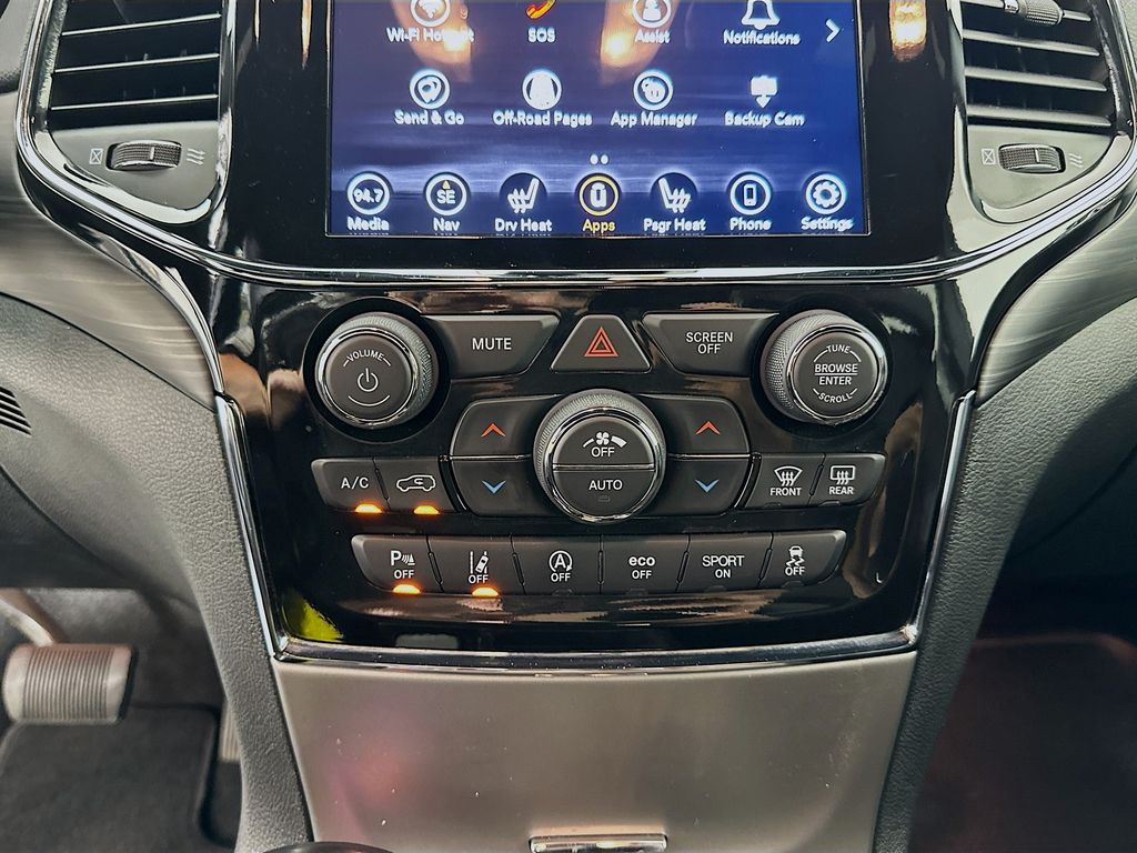 Vehicle image 16 of 33