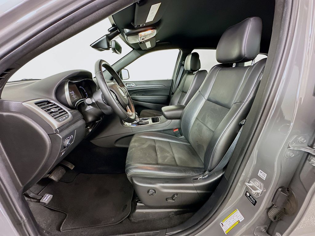Vehicle image 22 of 33