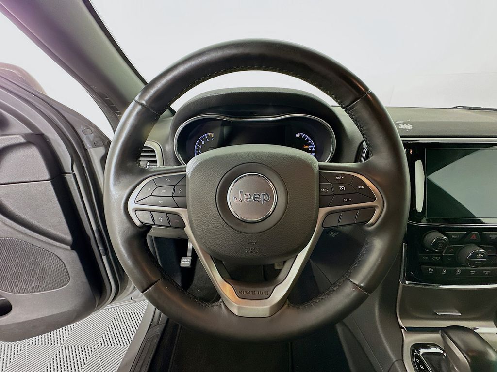 Vehicle image 11 of 33