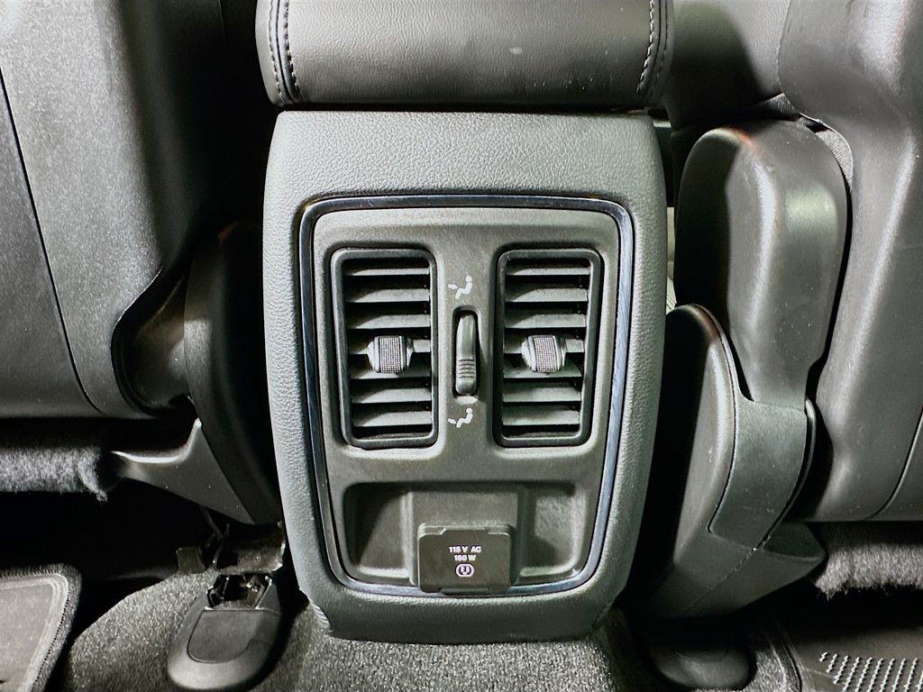 Vehicle image 26 of 33