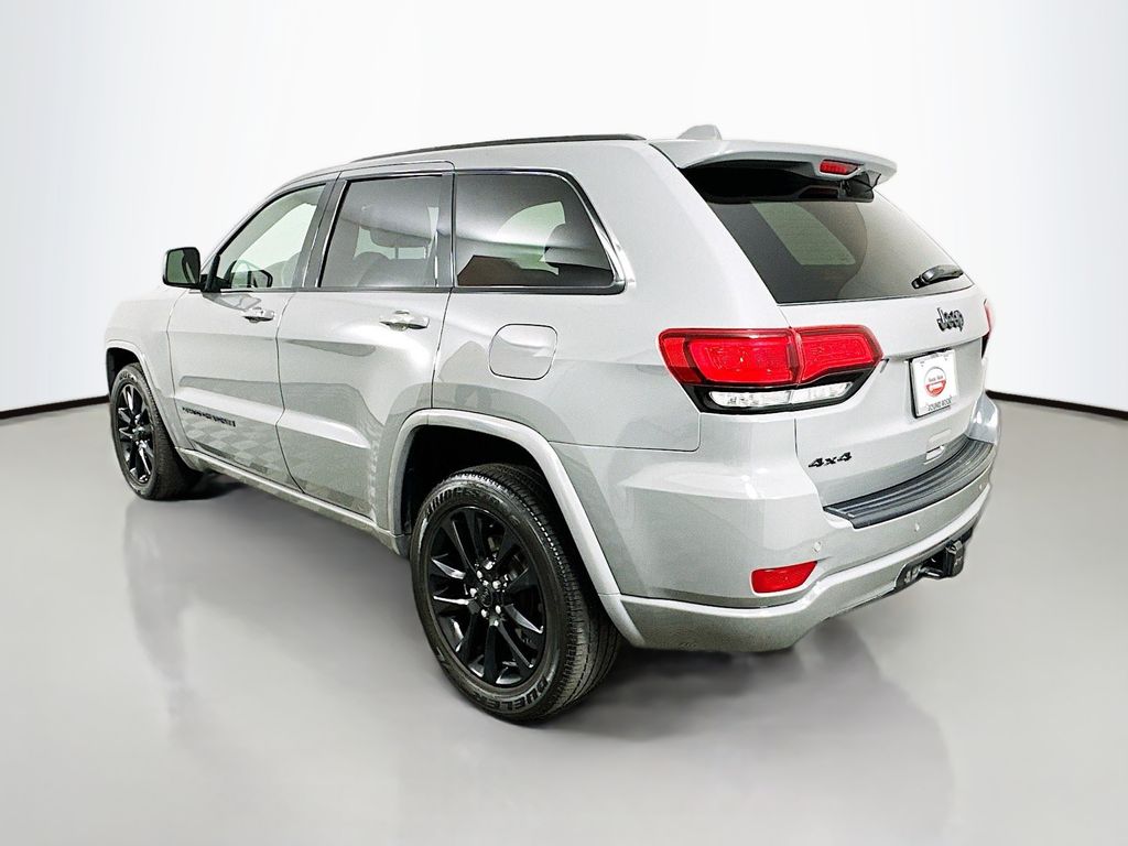 Vehicle image 7 of 33
