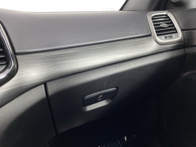 Vehicle image 32 of 35