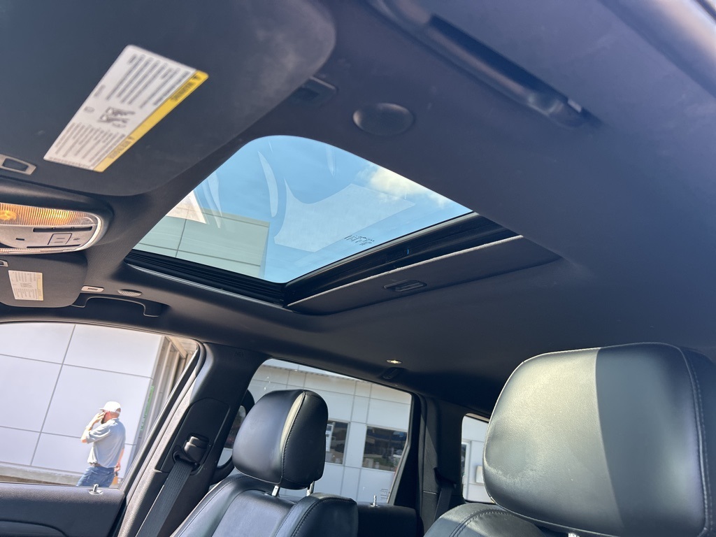 Vehicle image 8 of 15