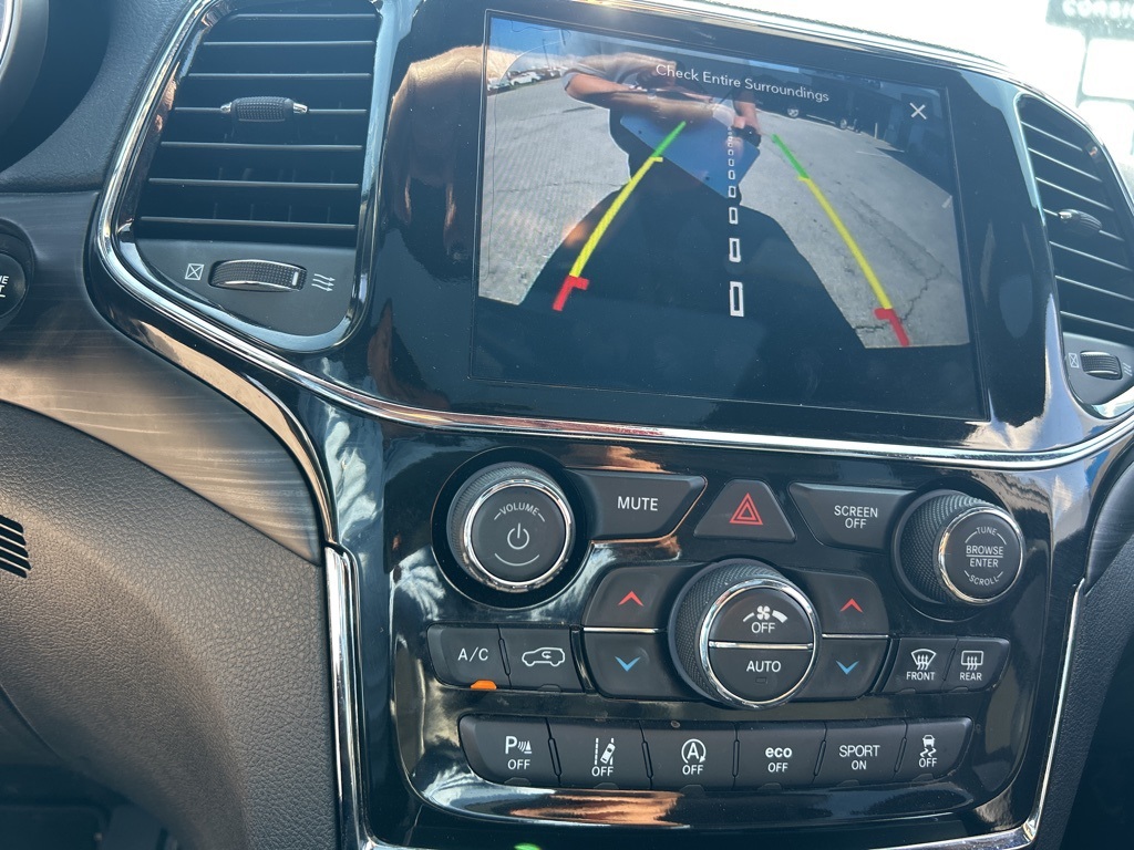 Vehicle image 11 of 15