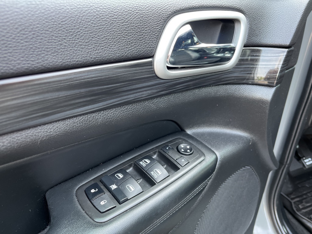 Vehicle image 41 of 50