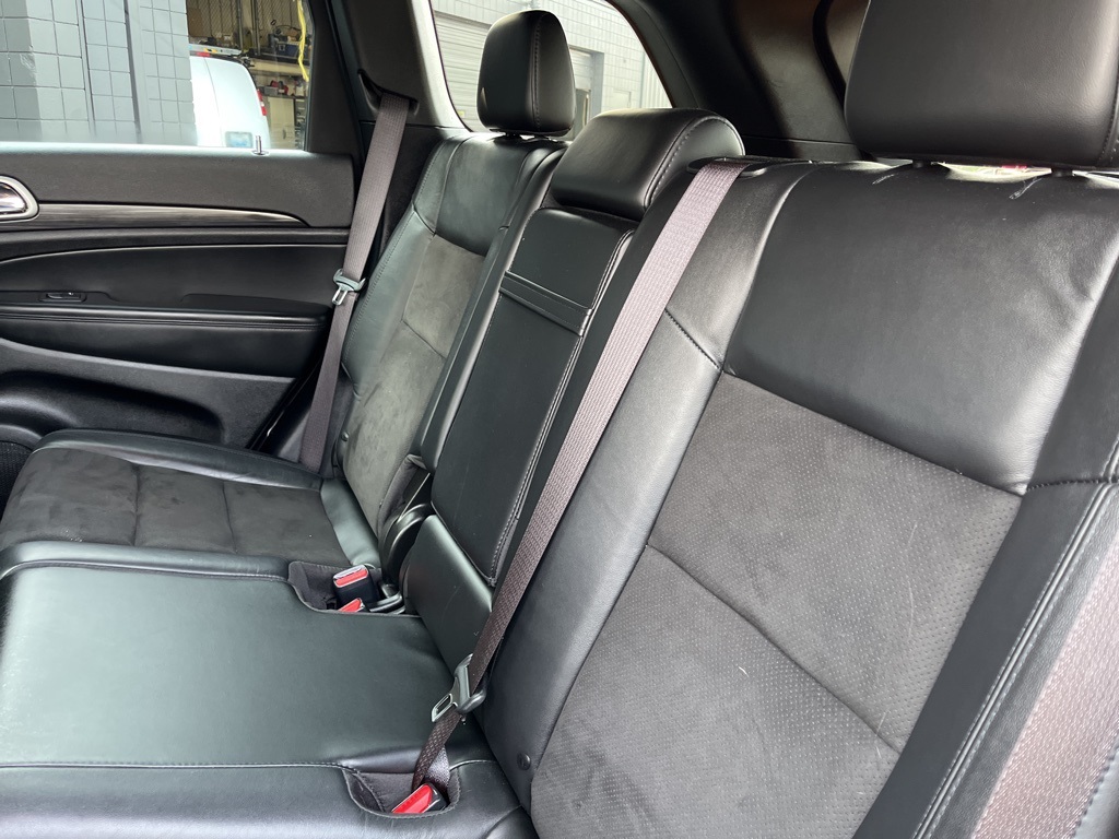 Vehicle image 33 of 50