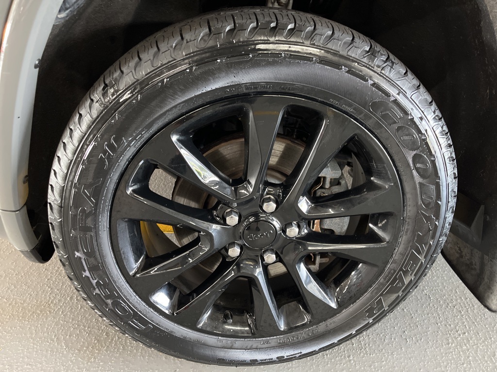Vehicle image 17 of 50