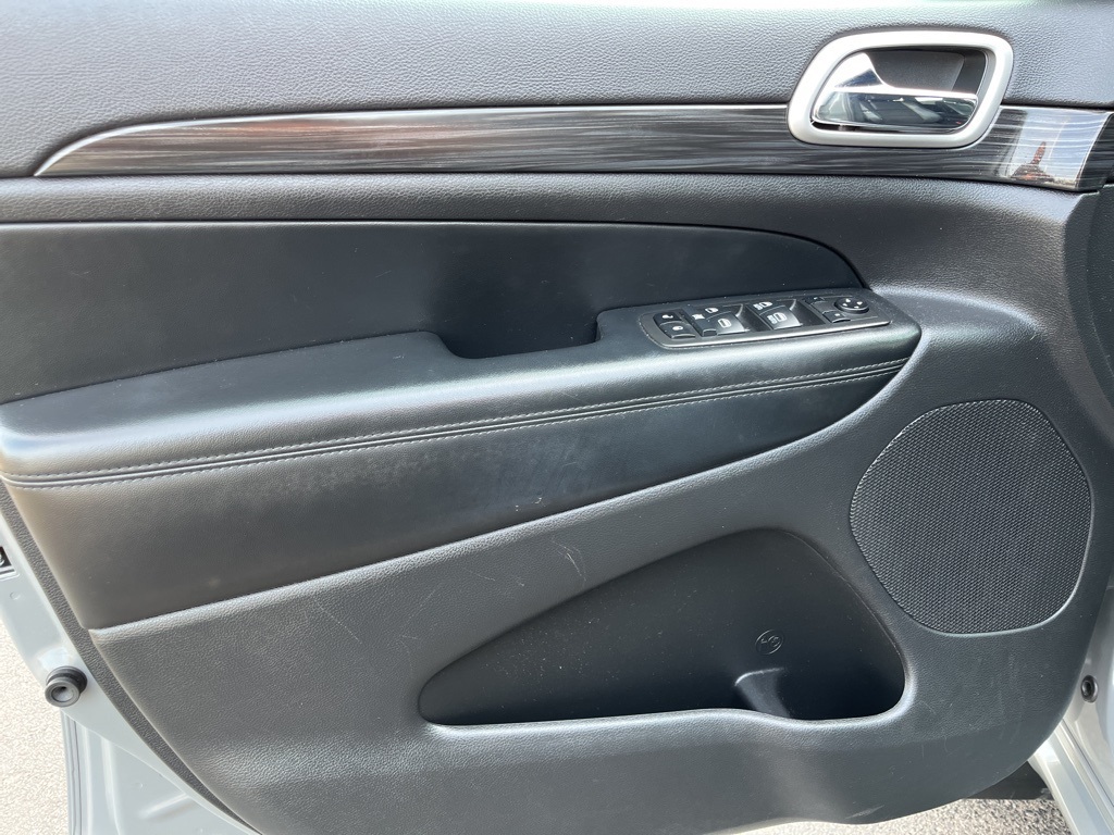 Vehicle image 40 of 50