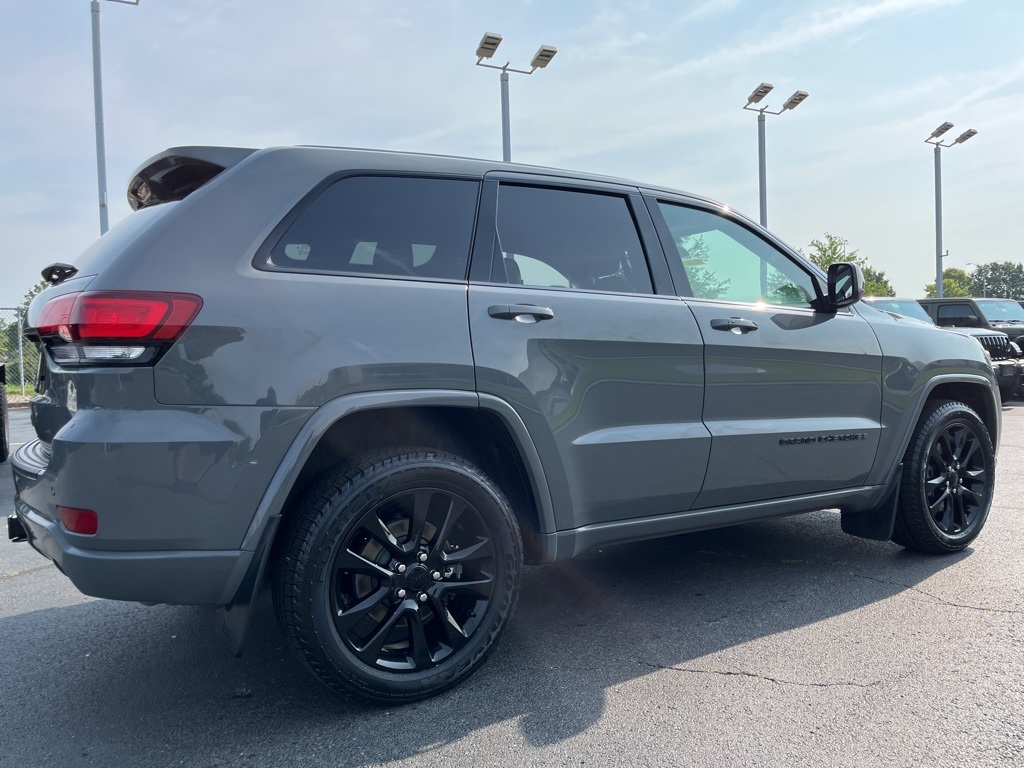 Vehicle image 11 of 50