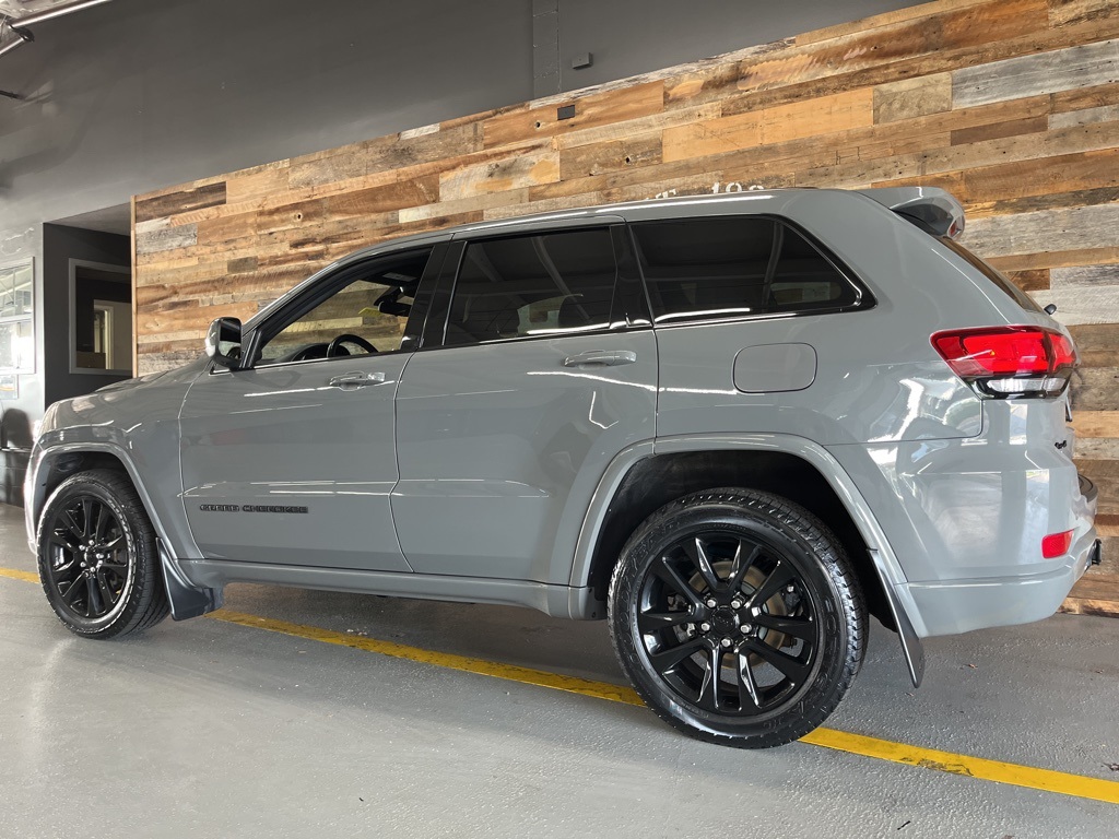 Vehicle image 13 of 50