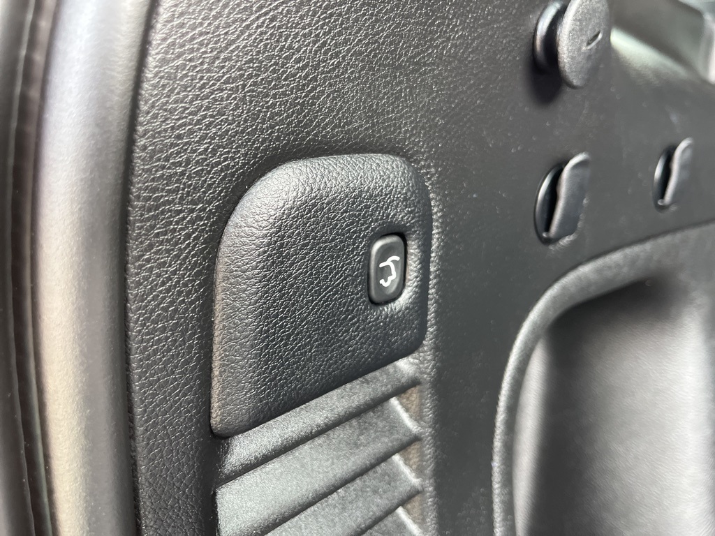 Vehicle image 35 of 50