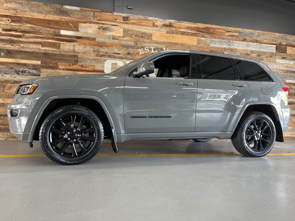 Vehicle image 9 of 50