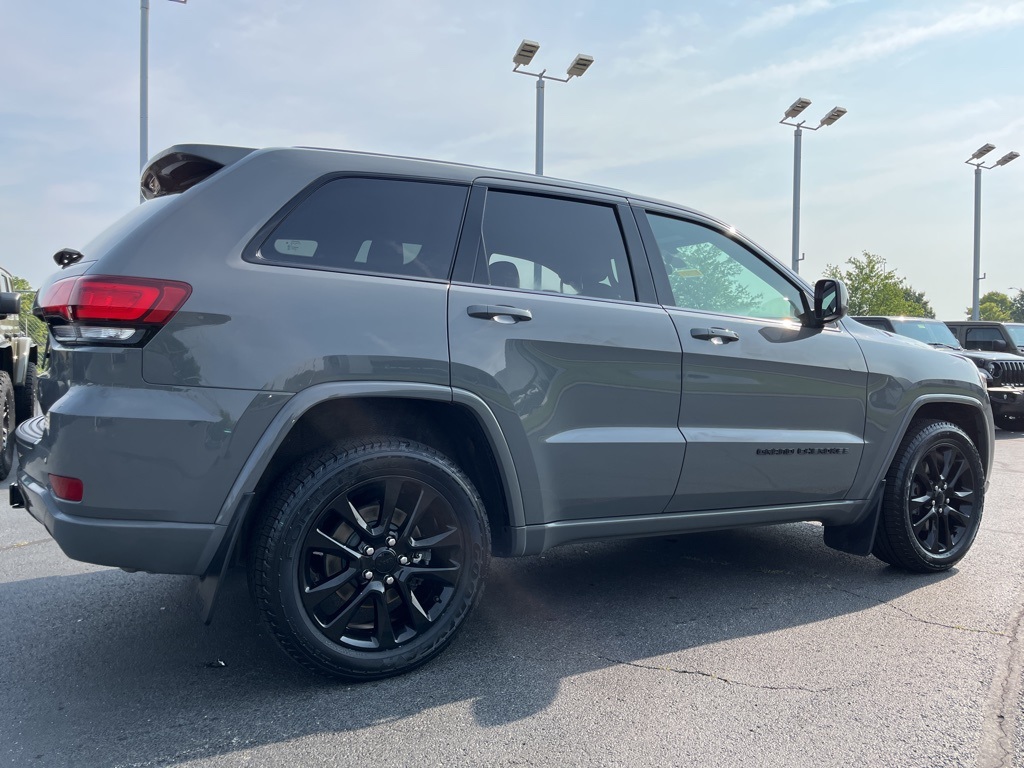 Vehicle image 10 of 50