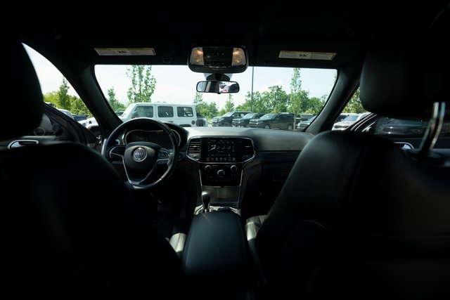 Vehicle image 25 of 37
