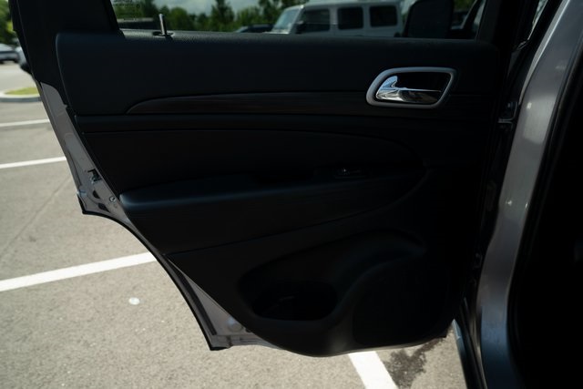 Vehicle image 18 of 37
