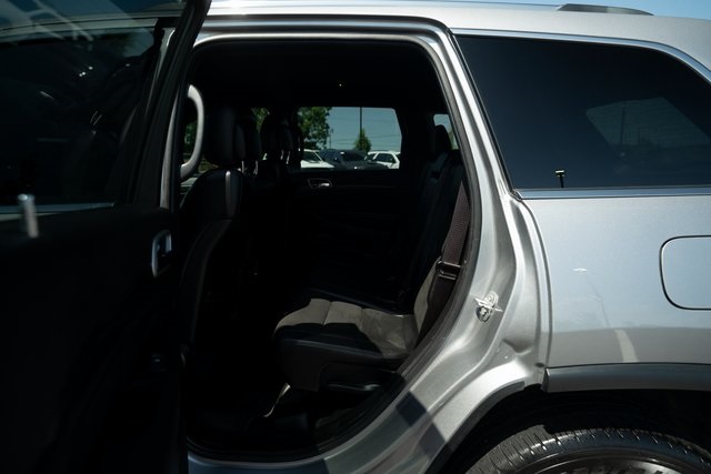 Vehicle image 17 of 37