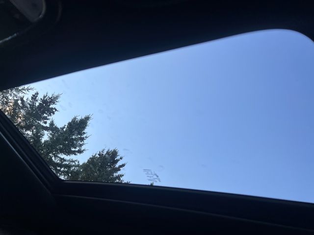 Vehicle image 13 of 14