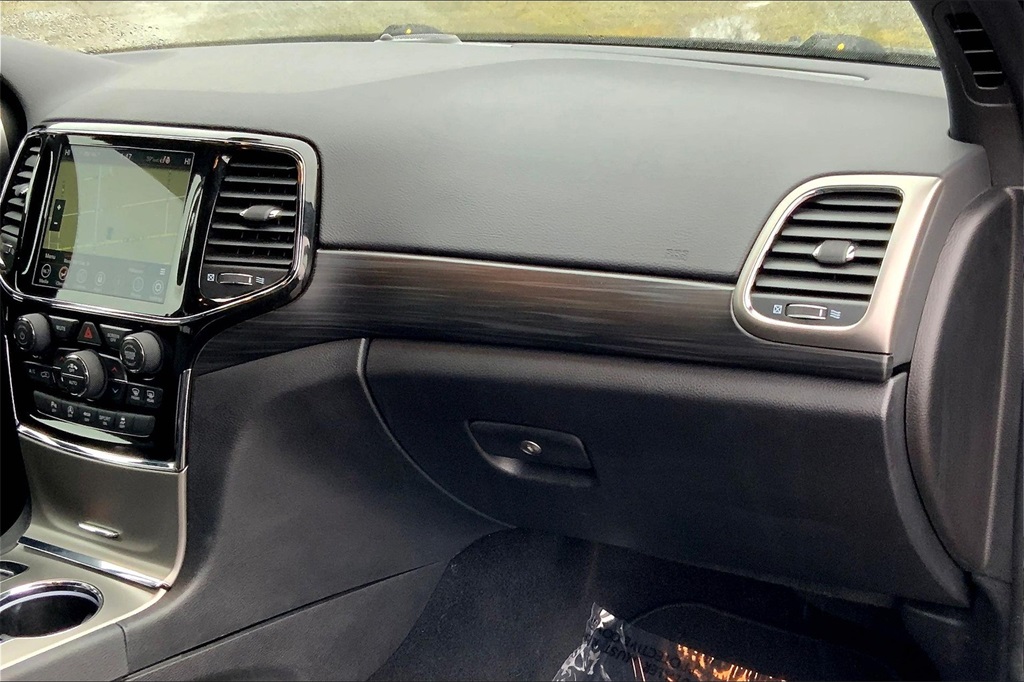 Vehicle image 18 of 33