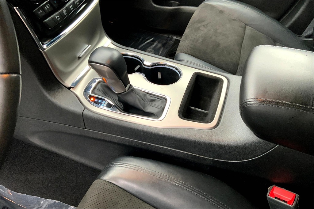 Vehicle image 16 of 33