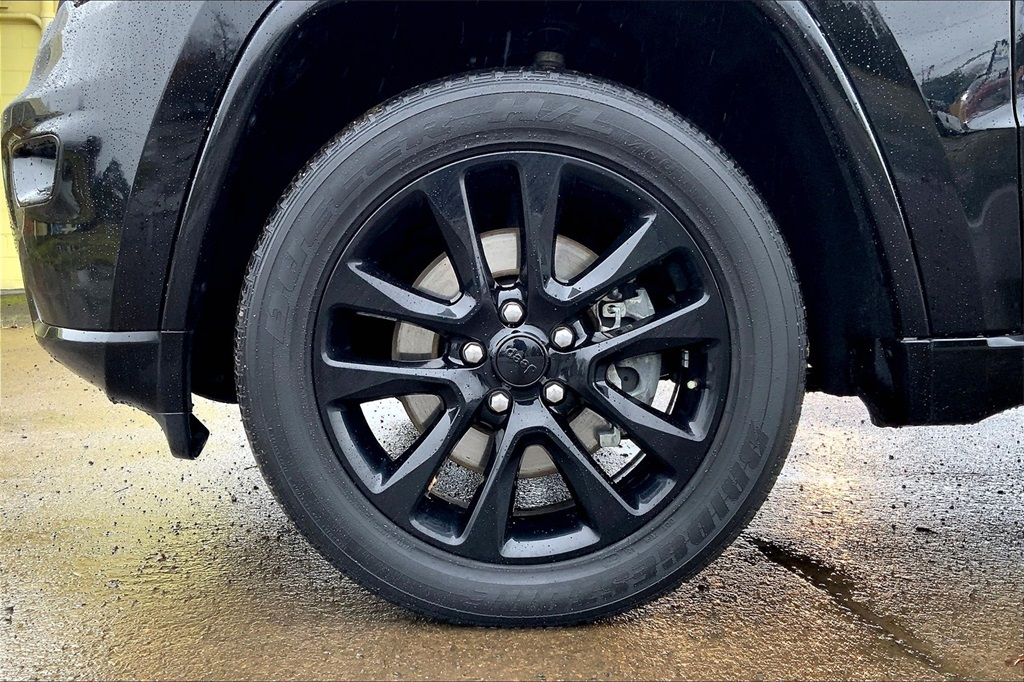 Vehicle image 12 of 33