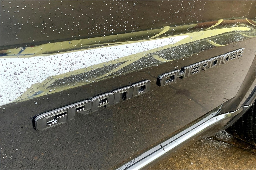 Vehicle image 11 of 33