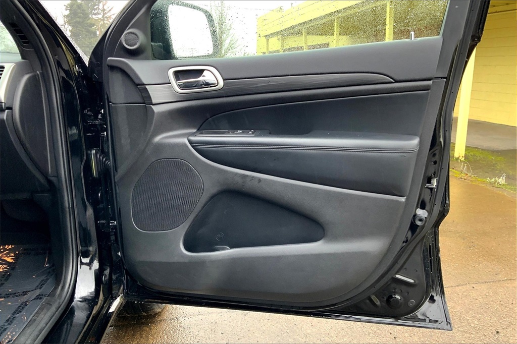 Vehicle image 22 of 33