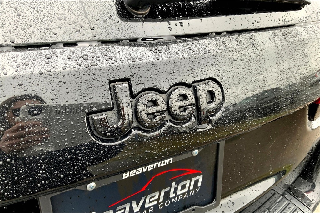 Vehicle image 32 of 33
