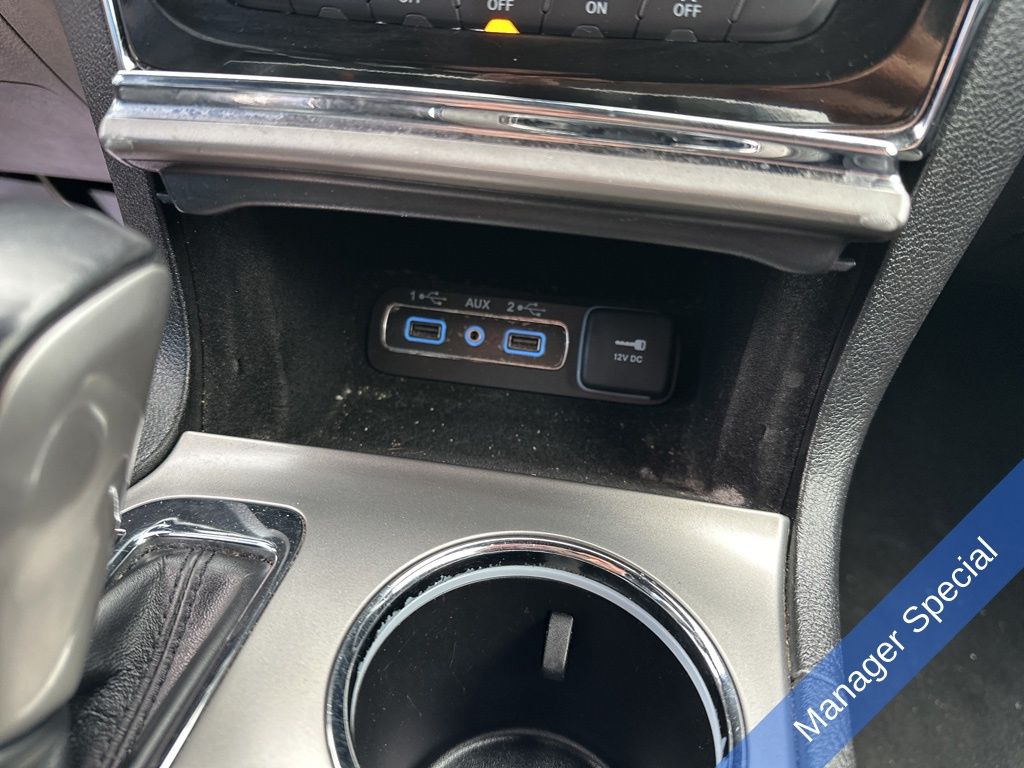 Vehicle image 22 of 35