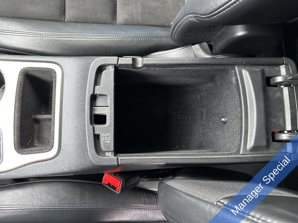 Vehicle image 25 of 35