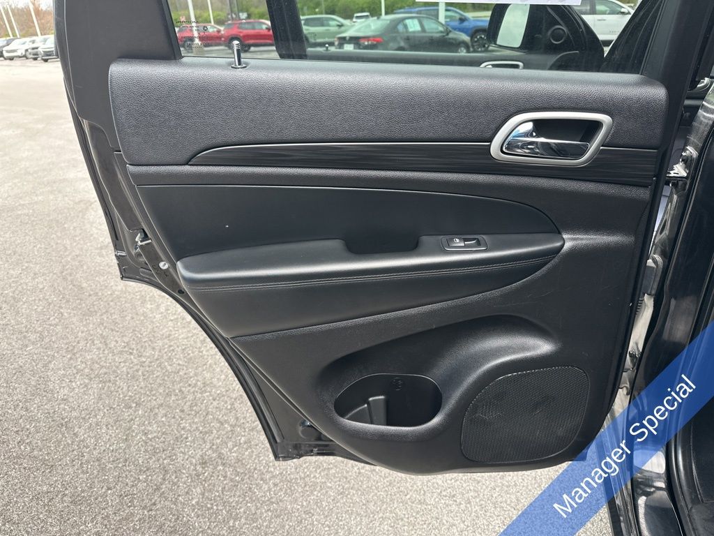 Vehicle image 31 of 35