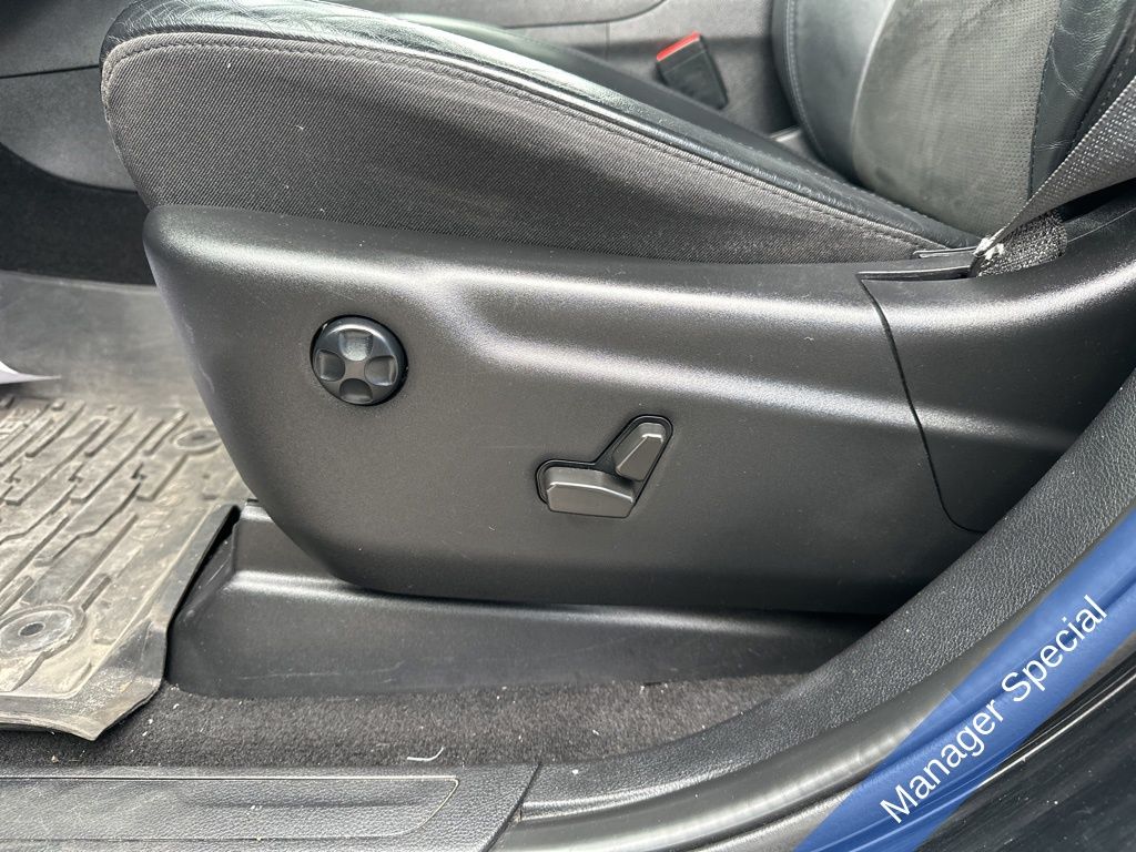 Vehicle image 16 of 35