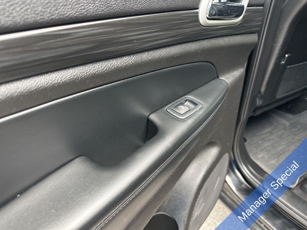 Vehicle image 32 of 35