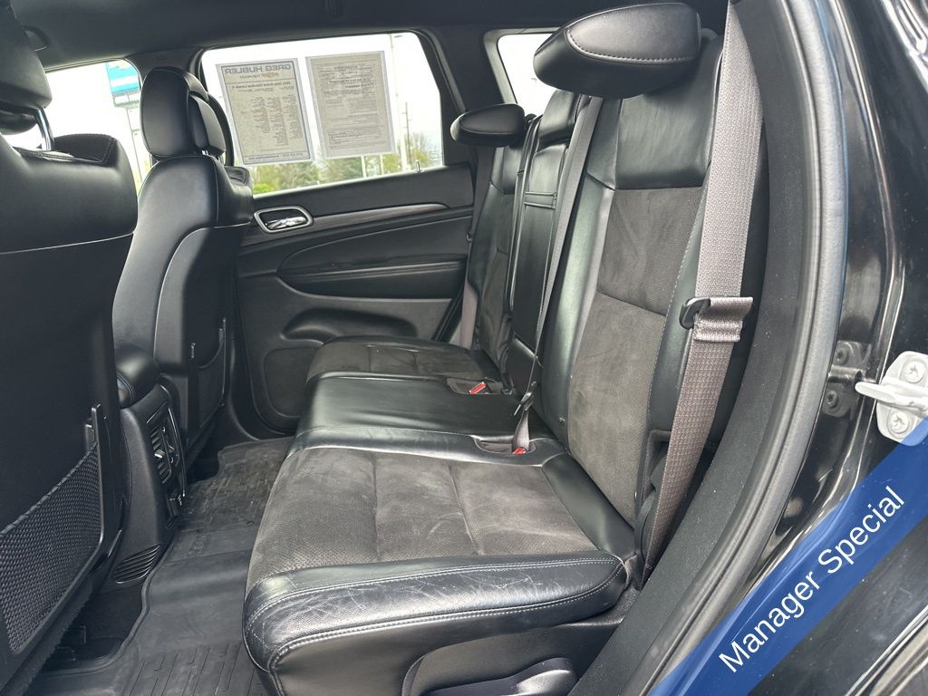 Vehicle image 33 of 35