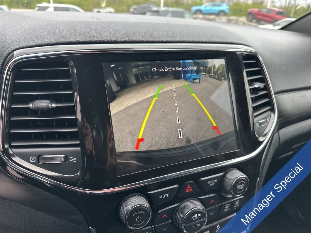 Vehicle image 21 of 35
